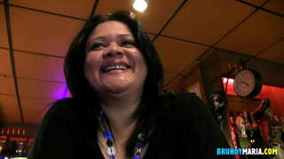 Той ще направи тест на моминско парти, затопля приятелка на булката и често прашни Той ще направи тест на моминско парти, затопля приятелка на булката и често прашни