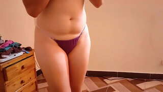 Шлюховатая мачеха трахает меня и сосет мой член, когда я прихожу после целодневного учебы