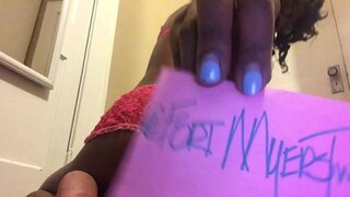 Delgado Grueso Nena Demuestra Que Puede Aplaudir Su Botín Demasiado!