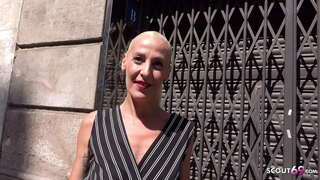 VĀCU IZLŪKS - SLIM NOBRIEDIS RUNĀT AR APTUVENU c. UN RIMJOB DZIMUMA VILTUS DARBA MODELIS